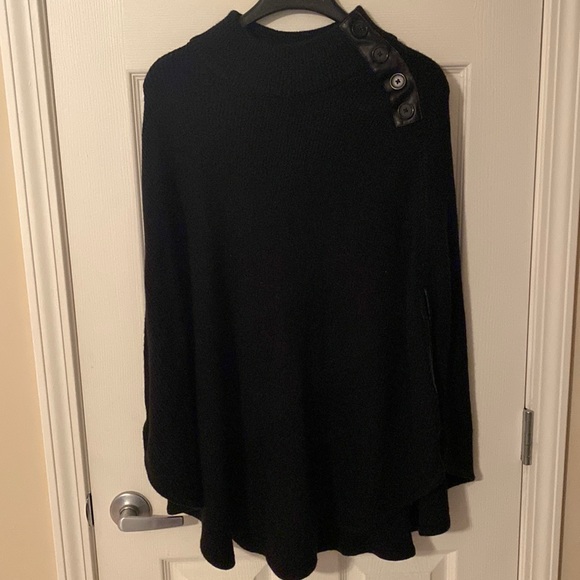 Black Sweater, 4 Buttons on the left shoulder - Picture 1 of 2